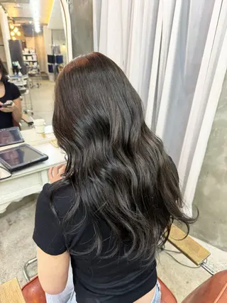 ロング カラー 三條 朋香のヘアスタイル