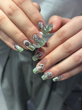 ネイル 🪐富島彩夏 /海外nail🪐のネイルデザイン