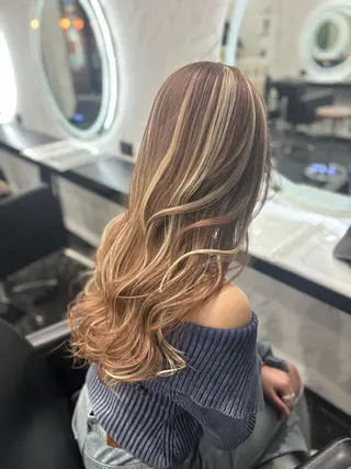 ロング カラー LOHAS 優来（ユラ）のヘアスタイル