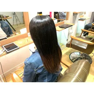 ロング カラー ツキダテ ユイのヘアスタイル