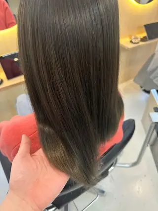 カラー 深見 真由のヘアスタイル