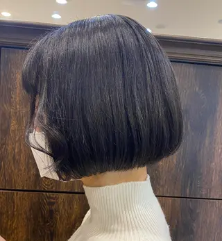 ショート 艶•透明感カラー フィーシーのヘアスタイル