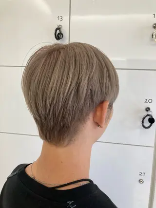 ショート カラー 上杉 梨緒のヘアスタイル