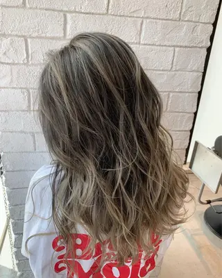 ロング カラー 韓国レイヤー×艶髪 ハイトーンRyukiのヘアスタイル