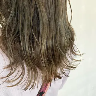 セミロング カラー 透け感カラー/ momo🦕のヘアスタイル