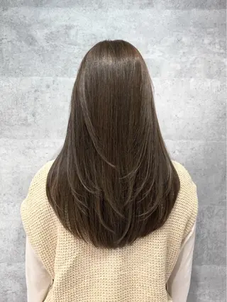 ミディアム カラー FOX 新菜のヘアスタイル