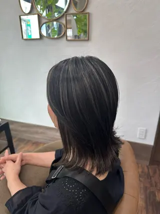セミロング 對比地 茜のヘアスタイル