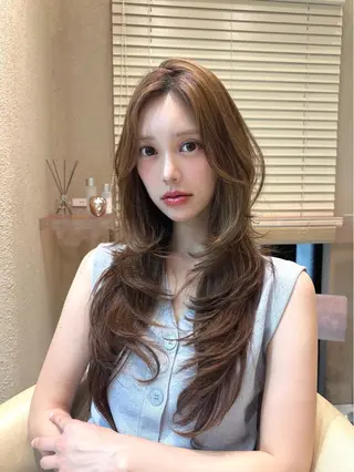 ロング カラー ヘアアレンジ 🤎小顔レイヤー /ベージュ🤎友香のヘアスタイル