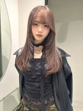 セミロング GEM YURI ハイトーンカラーのヘアスタイル