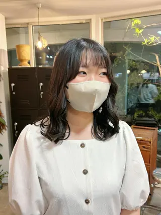 ミディアム 谷澤 朋佳のヘアスタイル