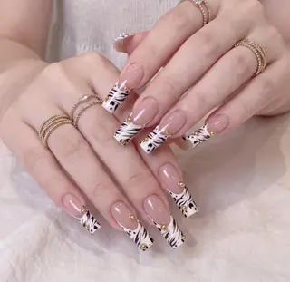 ネイル Pure&Rich Nailのネイルデザイン