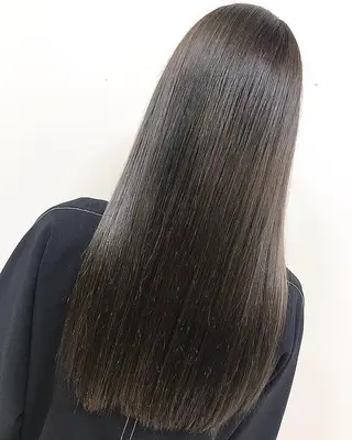 ロング デザインカラー Lienのヘアスタイル