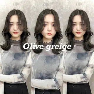 セミロング カラー 韓国🇰🇷レイヤー カットオリーブカラーのヘアスタイル