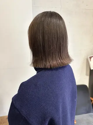 ミディアム カラー 塩澤 榛奈のヘアスタイル
