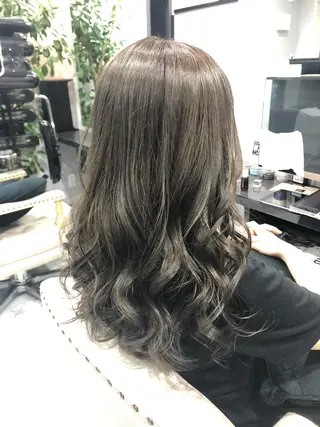 セミロング カラー FAVORE 【ファヴォーレ】のヘアスタイル