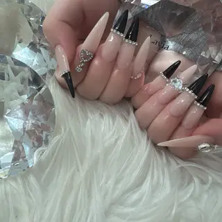 ネイル lavia🖤 ayumiのネイルデザイン