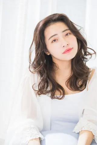 セミロング 《インナーカラー》 YAMADAのヘアスタイル