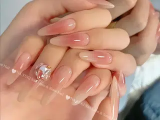 ネイル 🦋 Queenieのネイルデザイン