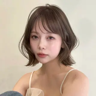 ショート カラー ぱつっとボブ/透明感 カラー/ayakaのヘアスタイル