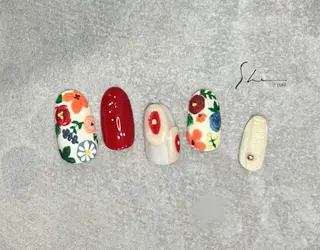 ショート SHE adusaのネイルデザイン