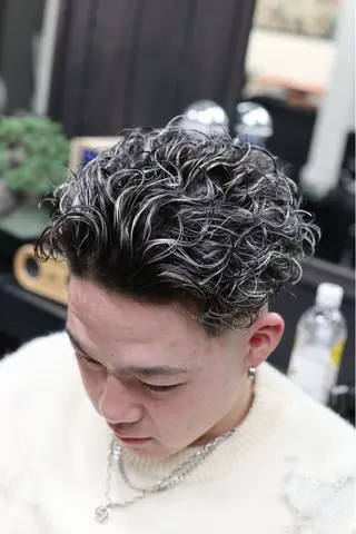 ショート カラー パーマ メンズ フェード・メッシュ ハイトーン/fumaのヘアスタイル