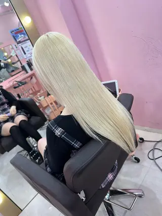 セミロング カラー ブリーチ特化🌈 MANATOのヘアスタイル