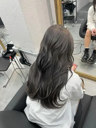 ロング カラー グレージュ/透け感 カラー/透明感カラーのヘアスタイル