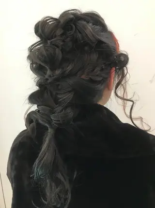 ヘアアレンジ 💓パーマ，💗 レイヤーカットのヘアスタイル