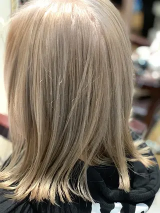 ミディアム カラー LUXBE LUCEのヘアスタイル