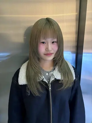 ミディアム ‘AXIS栄ガスビル Hinataのヘアスタイル