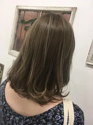 ミディアム カラー 山本 早織のヘアスタイル