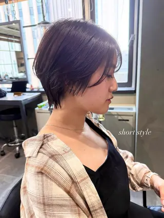 ショート カラー 佐伯 桃のヘアスタイル