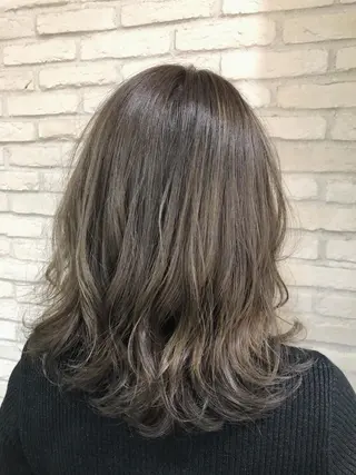 ミディアム カラー 大平 美沙のヘアスタイル