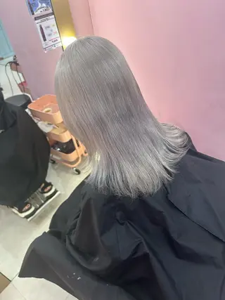 セミロング カラー ブリーチ特化🌈 MANATOのヘアスタイル