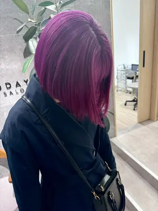 ミディアム ブリーチ×派手髪🎨 岡山駅🌈こうすけのヘアスタイル