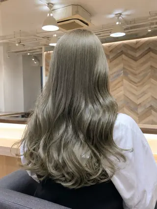 ロング カラー 奥谷 美代子のヘアスタイル