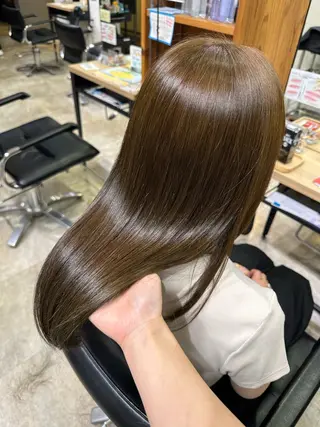 ミディアム カラー 伊藤 旭華のヘアスタイル