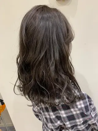 セミロング カラー マツエク・マツパ sato manamiのヘアスタイル