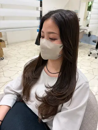 ロング カラー 東 歩音のヘアスタイル