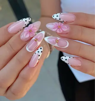 ネイル Genie Mika Nailsのネイルデザイン