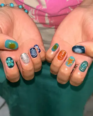 ネイル 🪐富島彩夏 /海外nail🪐のネイルデザイン