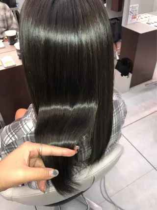 ロング 岩崎 裕司のヘアスタイル