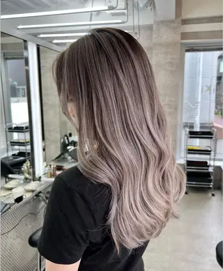 ロング 🫧バレイヤージュ/ ハイトーン/ミズキのヘアスタイル