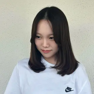 ミディアム 森本 麻比のヘアスタイル