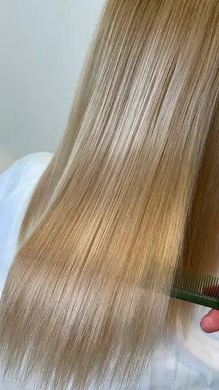 セミロング カラー ヘアアレンジ 具志堅 良のヘアスタイル