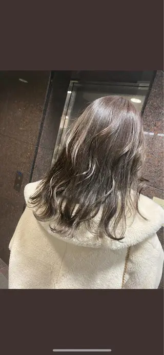 セミロング 新宿/韓国レイヤー/ 顔まわり透明感カラーのヘアスタイル