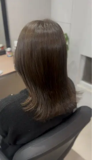 カラー もも ボブ/艶カラーのヘアスタイル