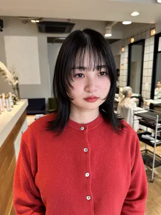 ミディアム カラー 塩澤 榛奈のヘアスタイル