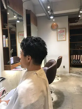 ショート パーマ メンズ 安藤 勇大のヘアスタイル