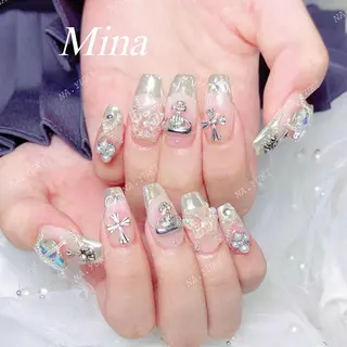 ネイル 🦋 Queenieのネイルデザイン